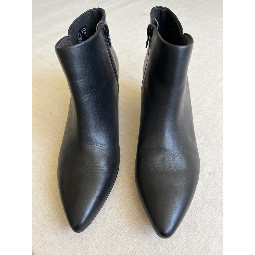 Clarks Collection Linvale Sea Black Leather Pointed Toe Kitten Heel Booties 9M